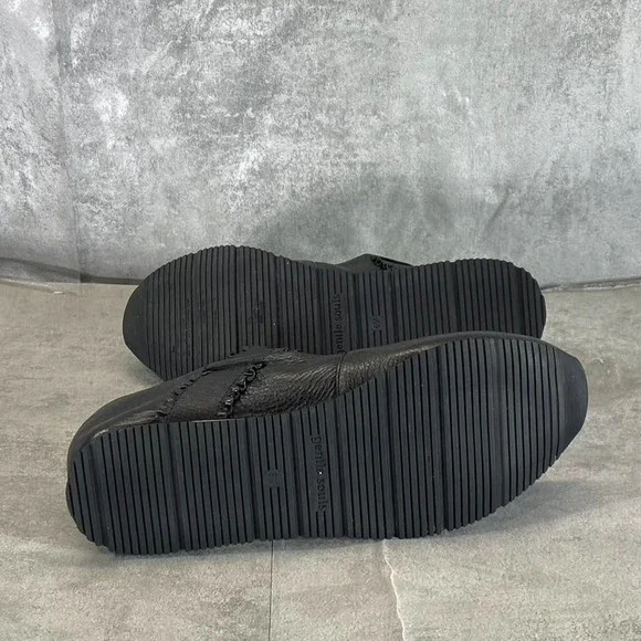 Gentle Souls By Kenneth Cole Women's Black Leather Luca Ruffled Strap Flats SZ 6